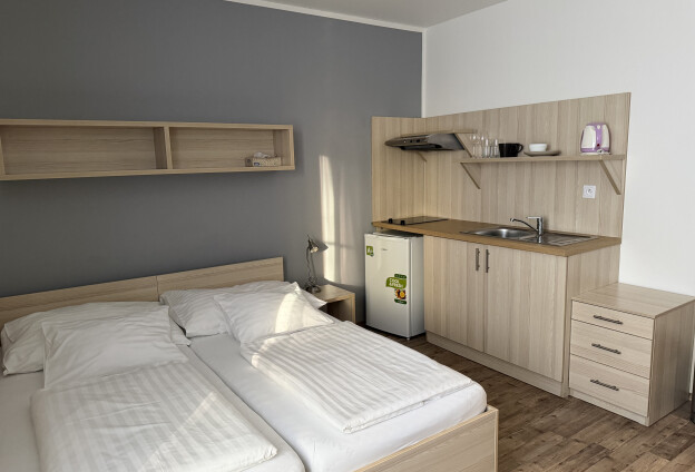 Dvoulůžkový pokoj s manželskou postelí